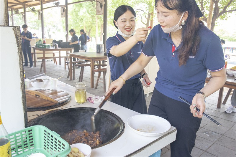 “六月蝶變 再創(chuàng)佳績”國林地板6月拓展PK會圓滿成功