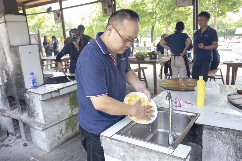 “六月蝶變 再創(chuàng)佳績”國林地板6月拓展PK會圓滿成功